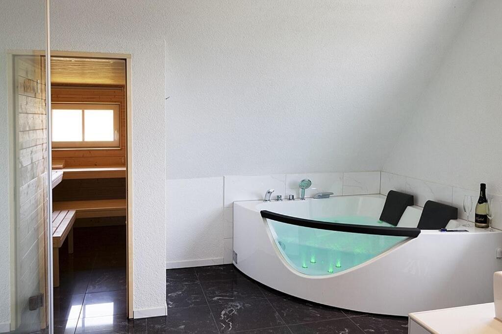 Schwarzwaldhaus24 - Ferienhaus Mit Sauna, Whirlpool Und Kamin Aichhalden Luaran gambar